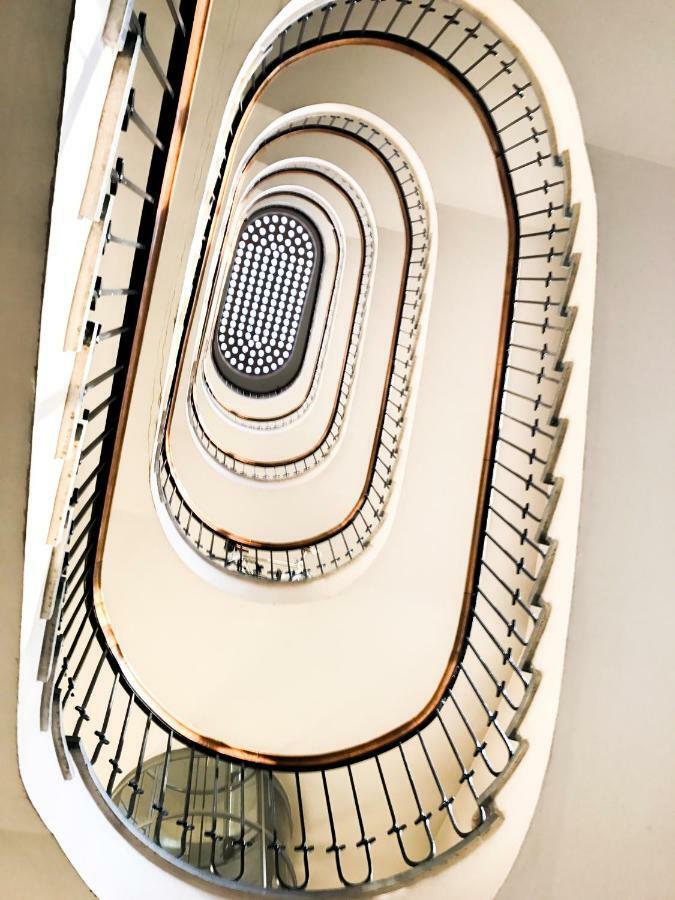 Spacious Bauhaus Icon Flat With Fitness Room In Central Buda, Close To The River And Margaret Island Budapeşte Dış mekan fotoğraf